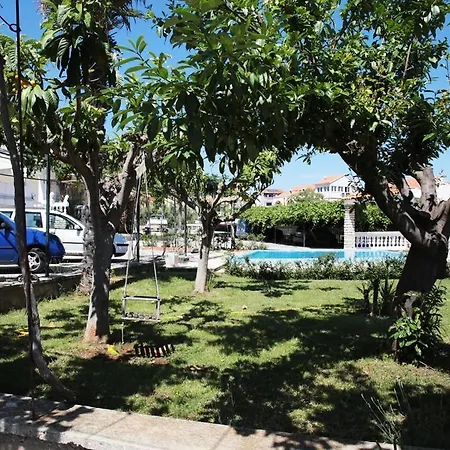 Pensión And Bozena Vodice